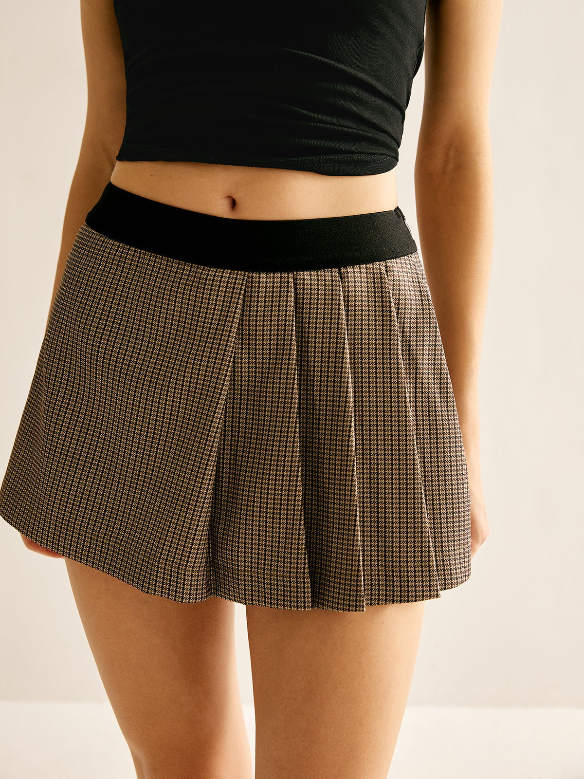 Shorts mit Patchwork-Karomuster und Falten 