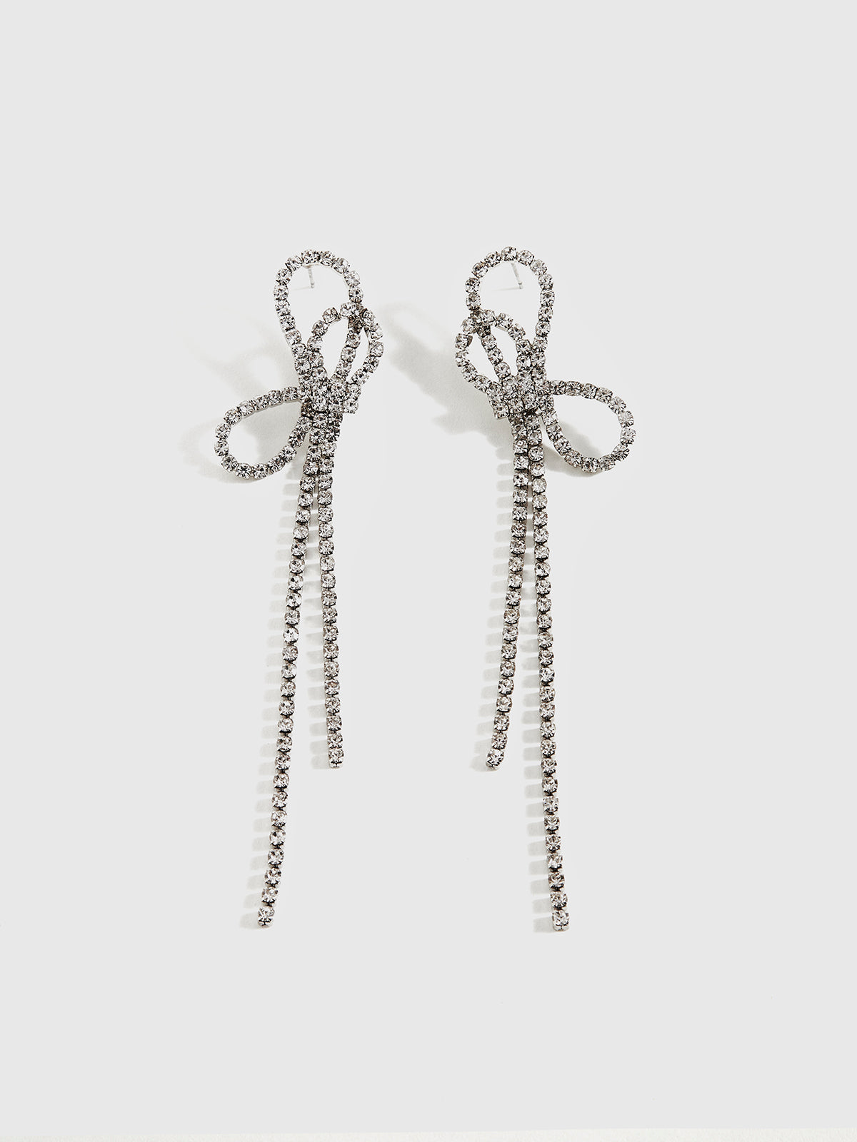 Ohrringe mit Strass-Schleife und Quaste 