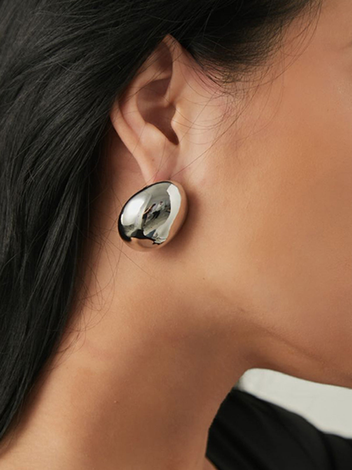 Minimalistische ovale Ohrstecker 