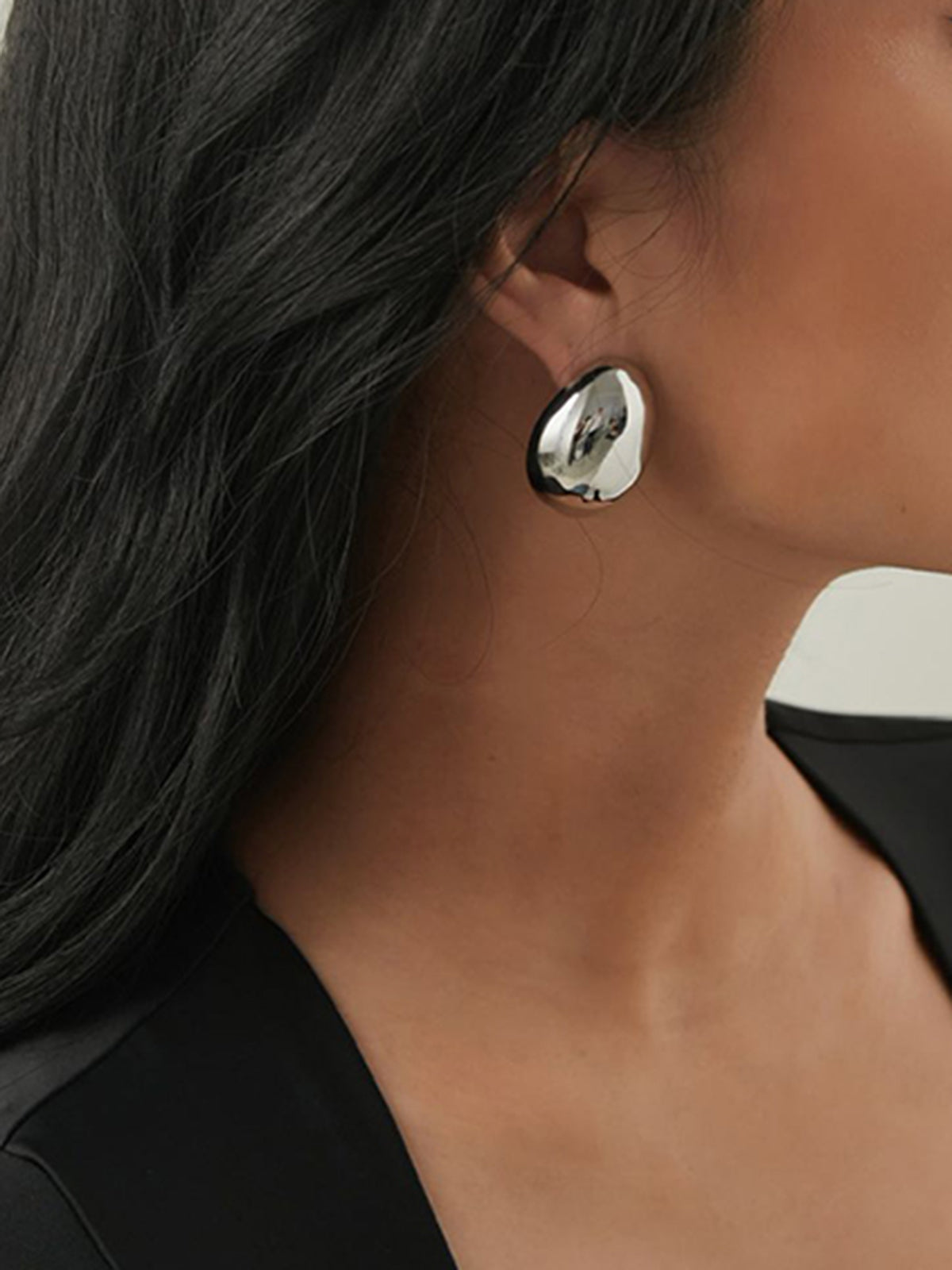 Minimalistische ovale Ohrstecker 