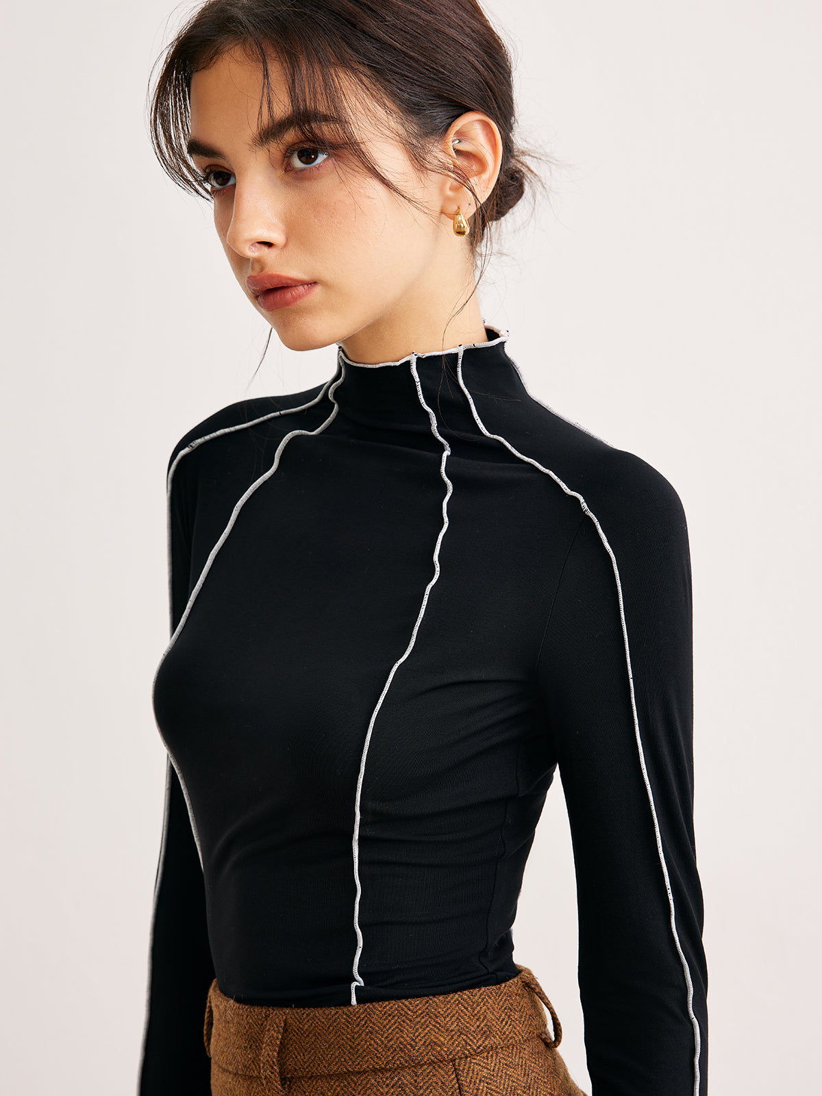 Slim-T-shirt med salladskant och kontrasterande passpoalmönster 