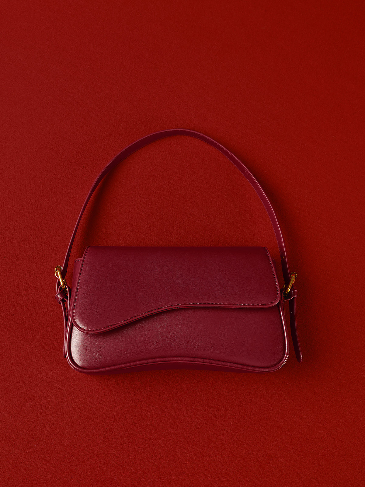 Achseltasche mit verstellbarem Riemen und Klappe 