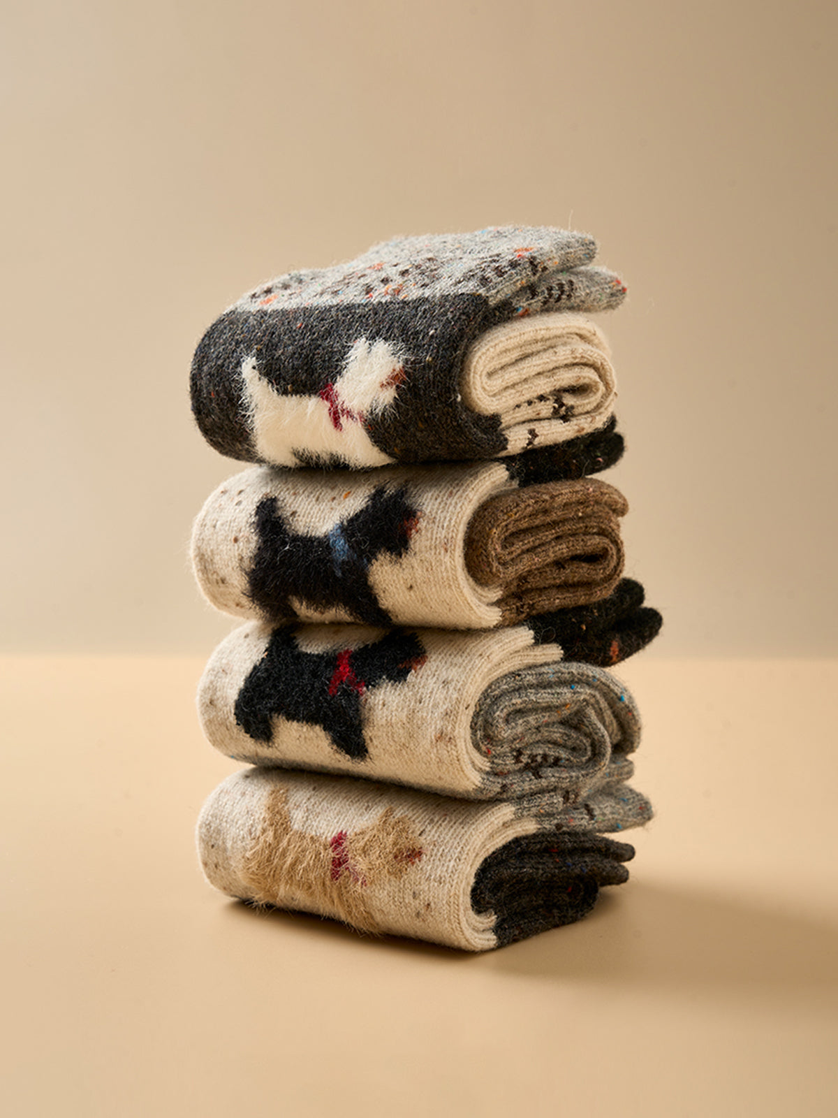 Wollsocken mit Welpenmuster 