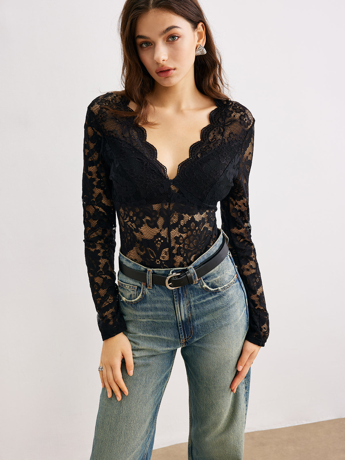 Bodysuit mit Wellenbesatz und transparentem Spitzeneinsatz 