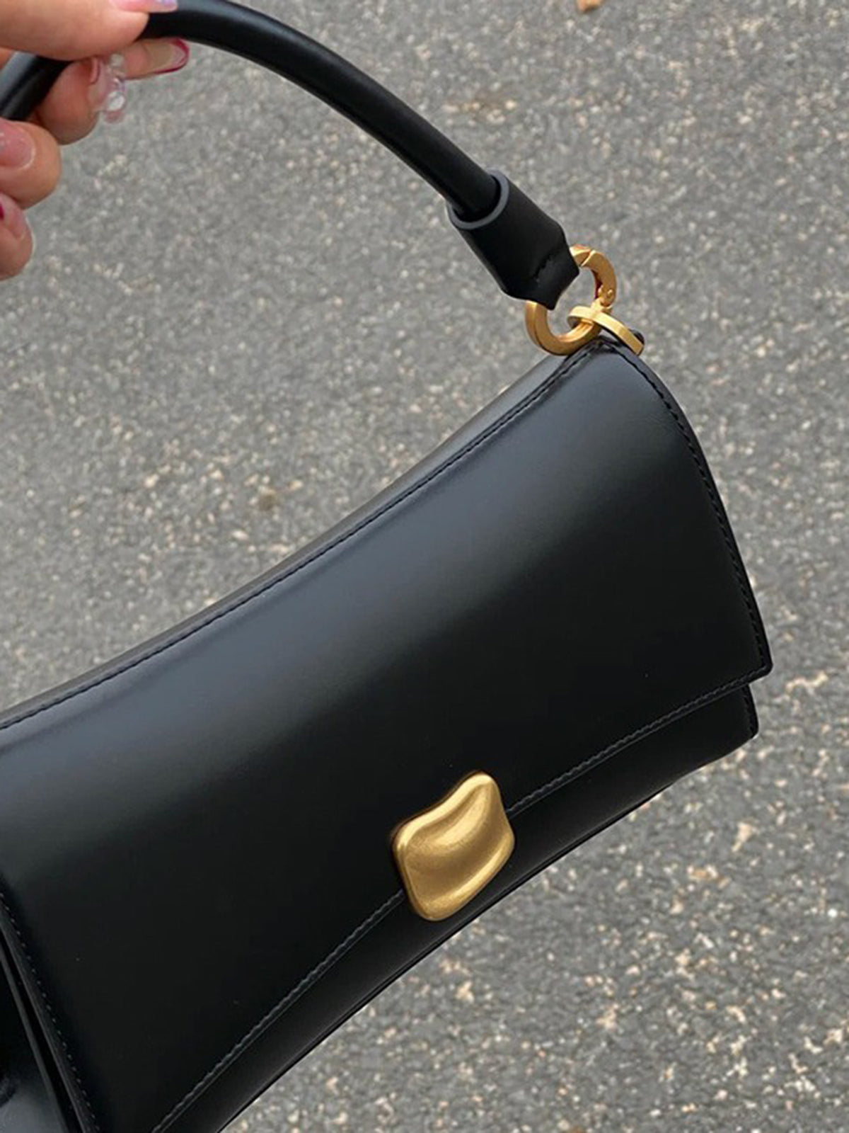 Achseltasche mit Baguette-Klappe 