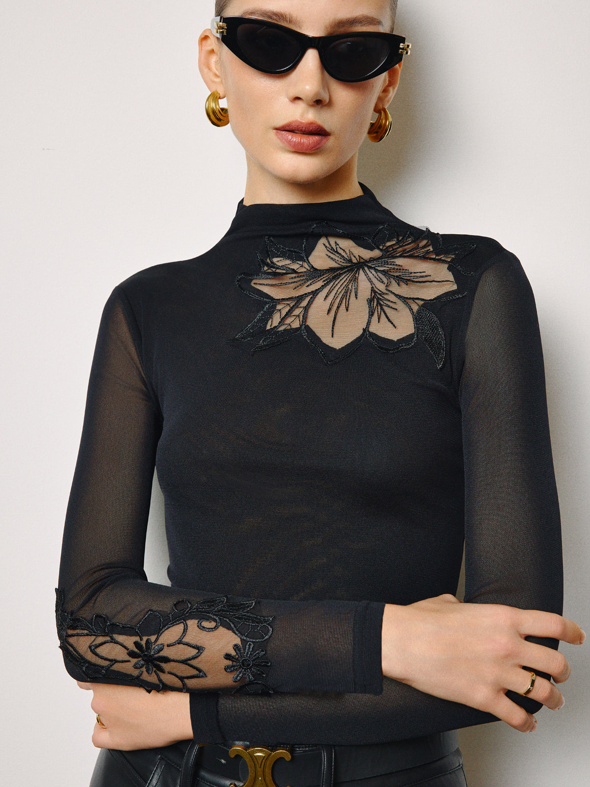 Halvtransparent mesh-blommig smal jerseytopp 