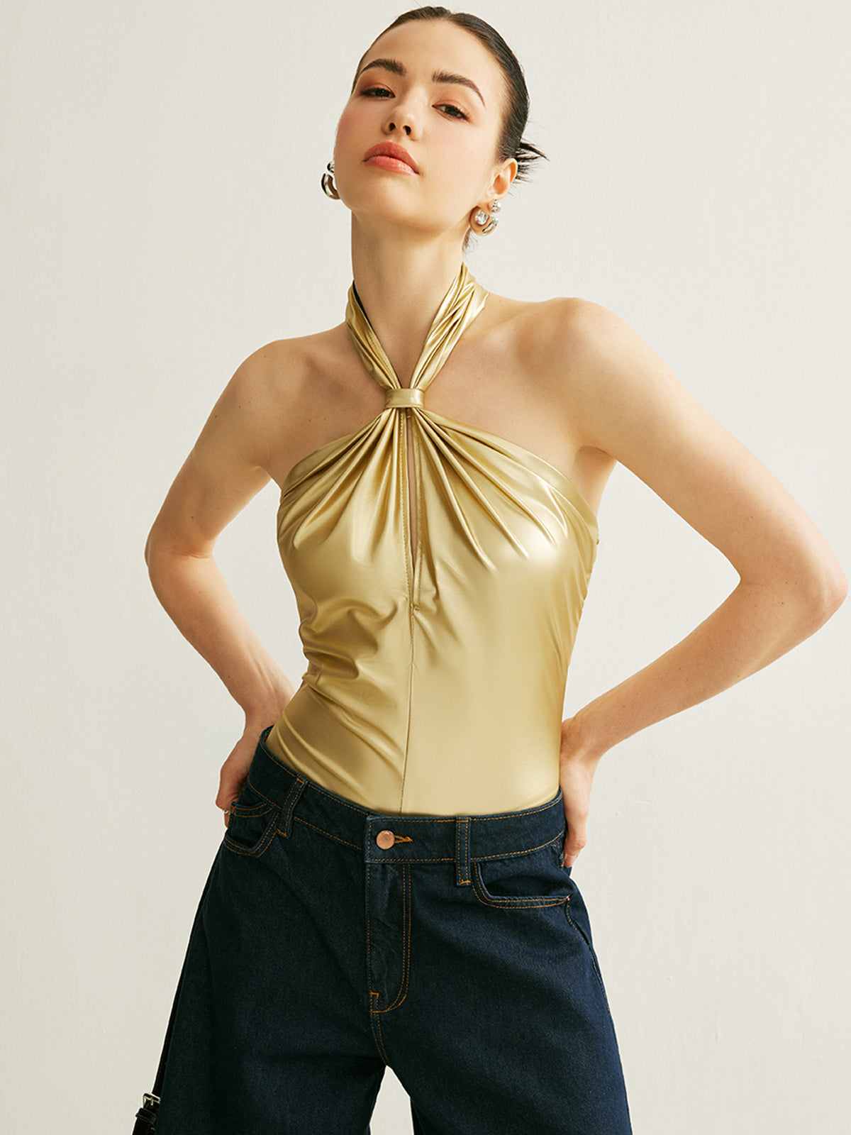PU-Neckholder-Bodysuit mit überkreuztem Rücken 