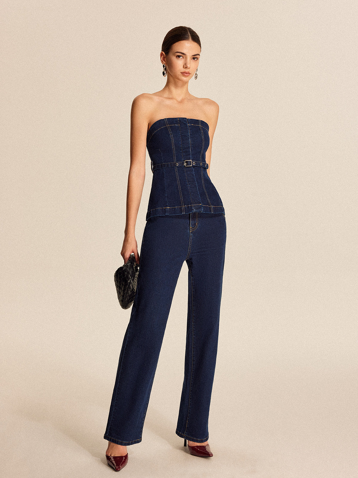 Denimhose mit geradem Bein und Gürtel 