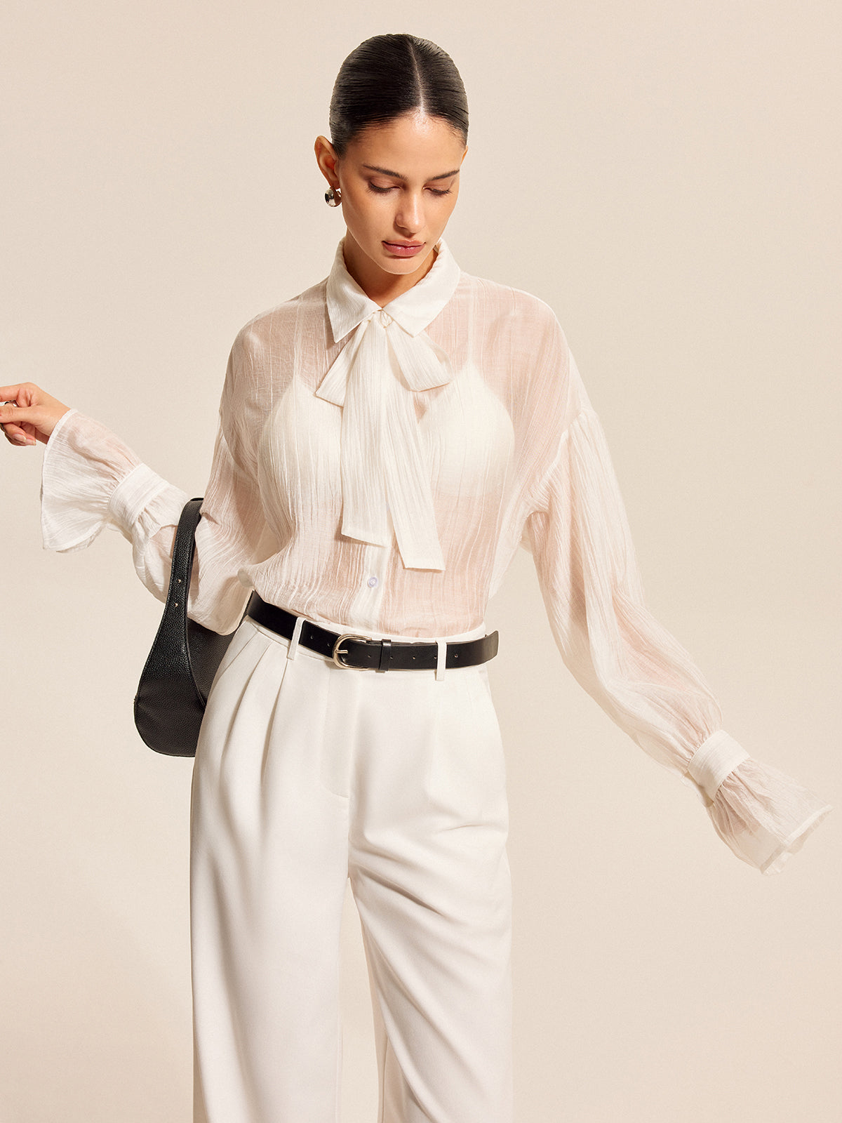Transparent blus med fluga