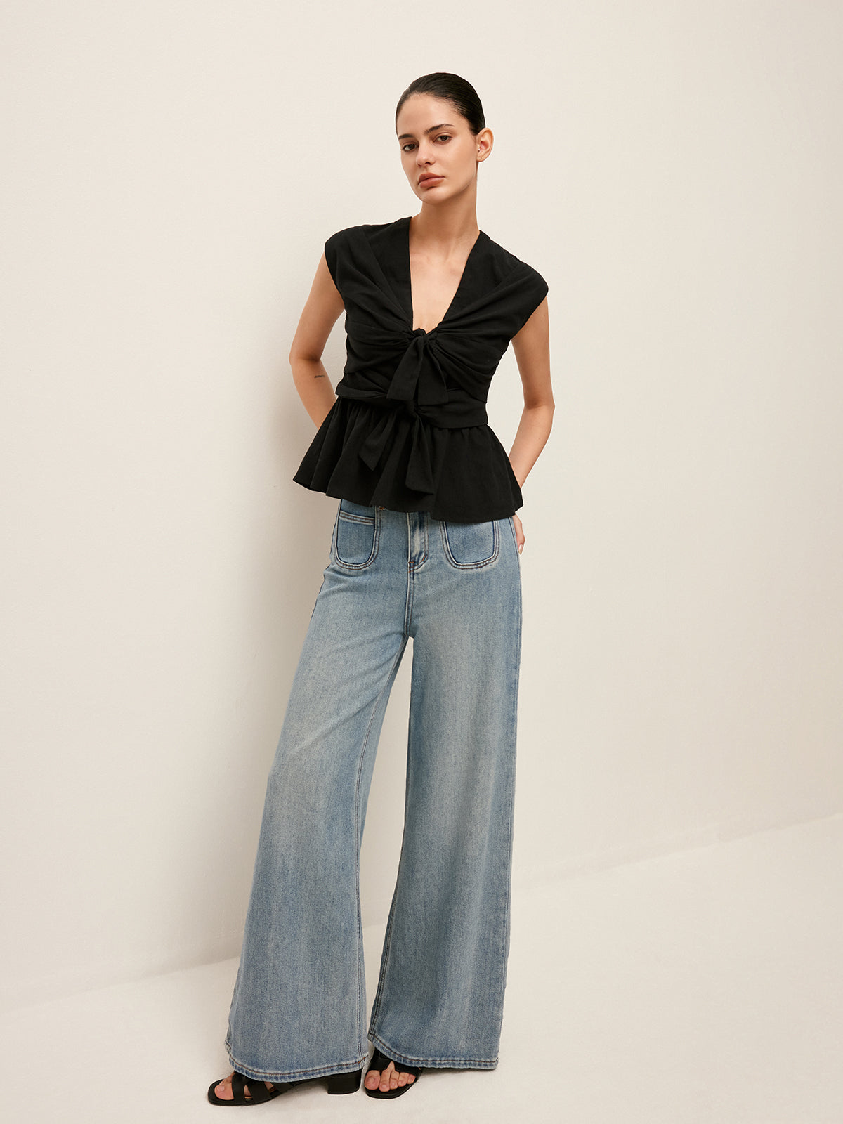 Jeans mit mittelhoher Taille und weitem Bein und Taschen 