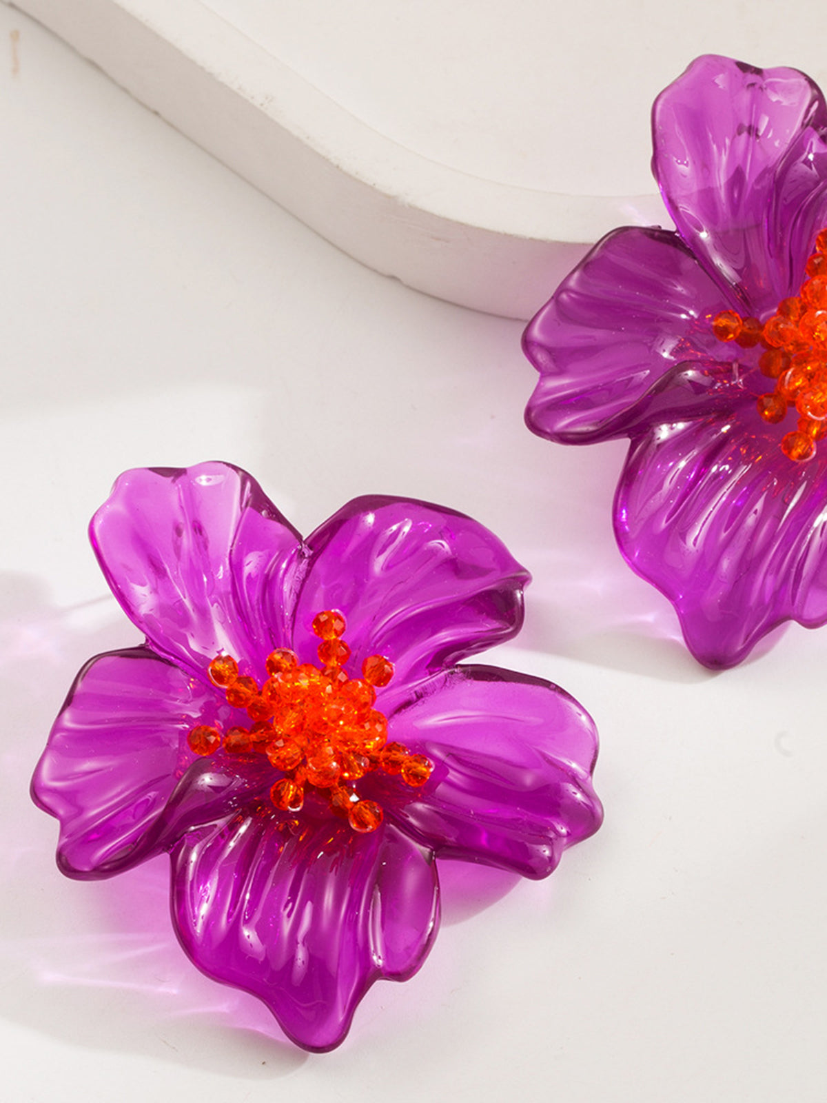 Blumenförmige Harzohrringe 