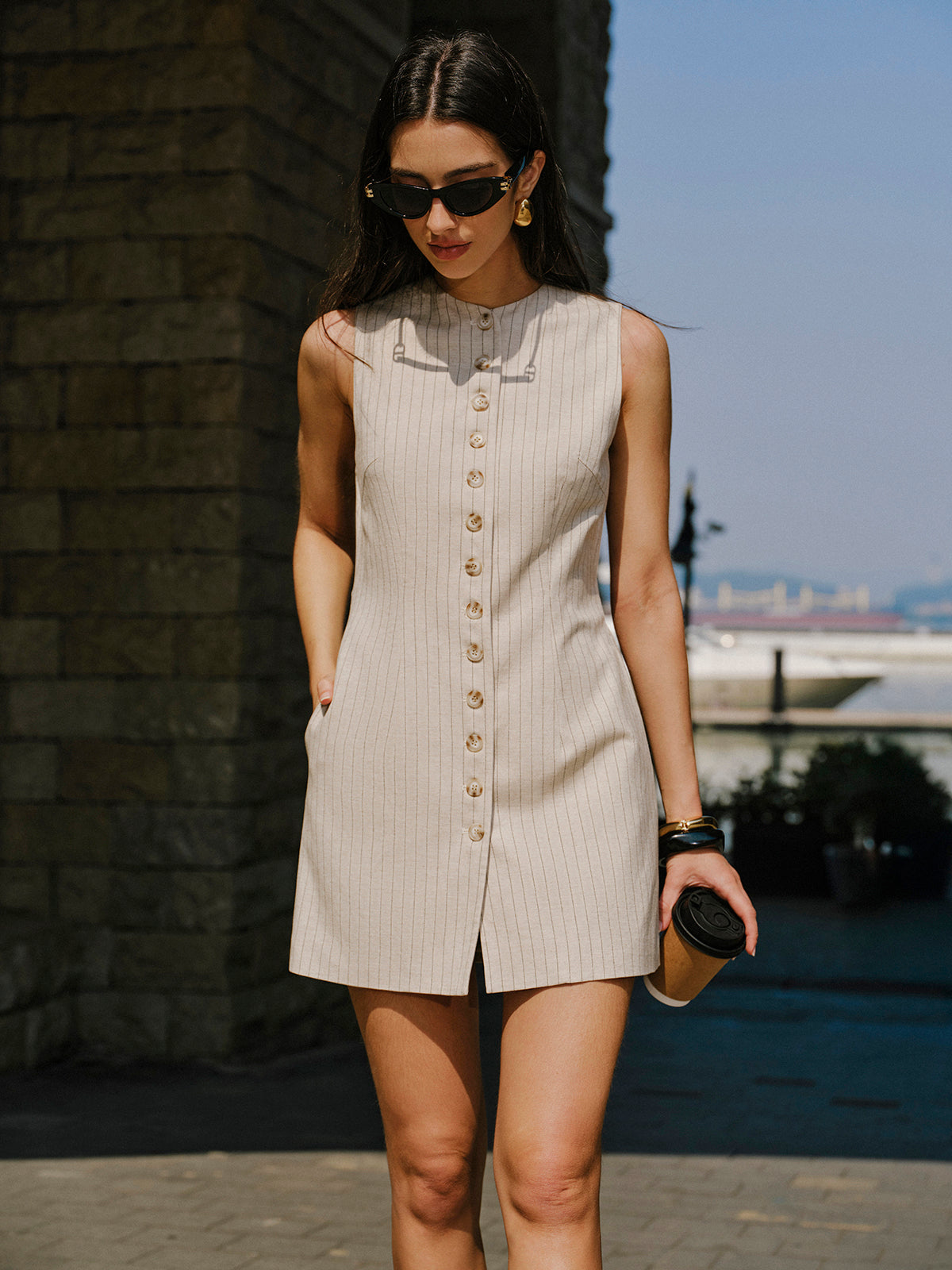 Kleid aus Leinenmischung mit Knopfleiste vorne und Taschen 