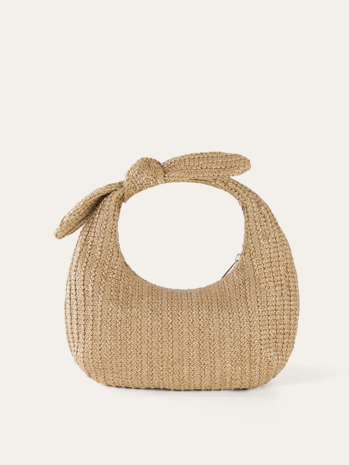 Strohtasche mit Knotendetail 
