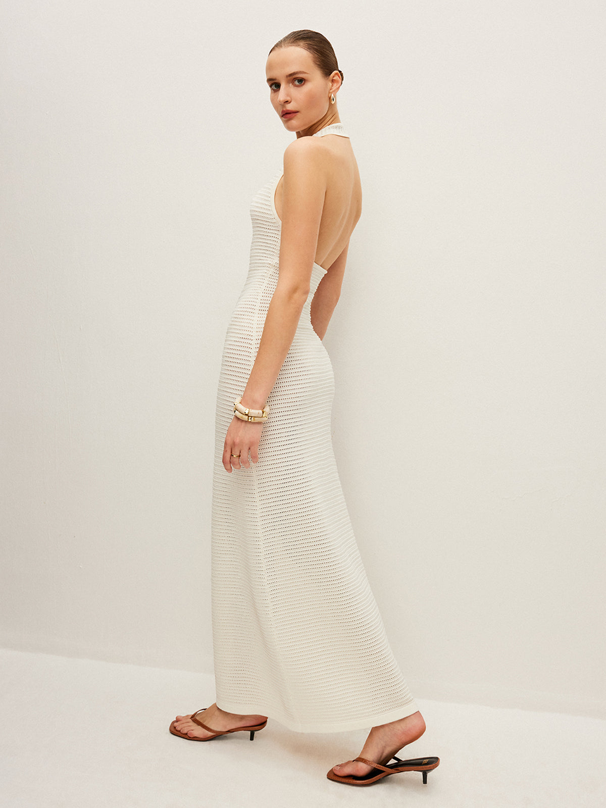 Halbtransparentes rückenfreies Strickkleid 