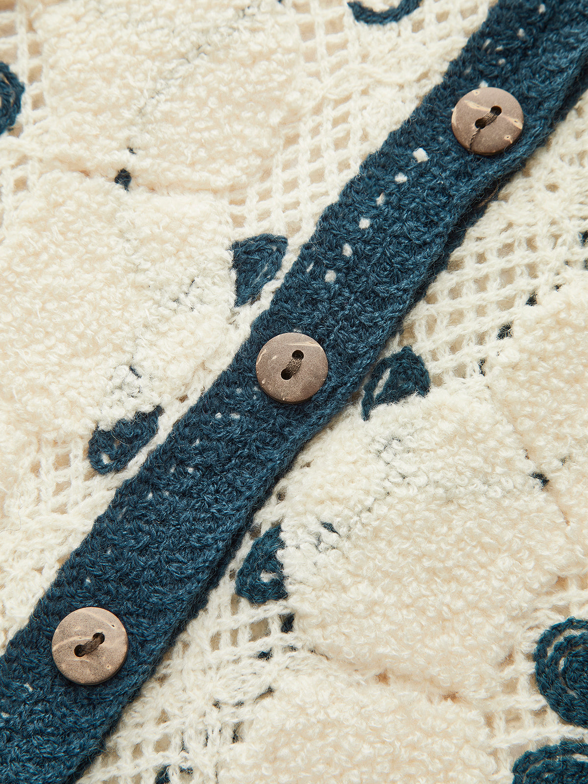 Broderad virkad stickad väst