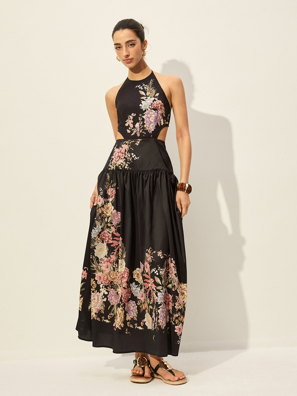Neckholderkleid mit Blumenmuster und Cut-Out-Detail 
