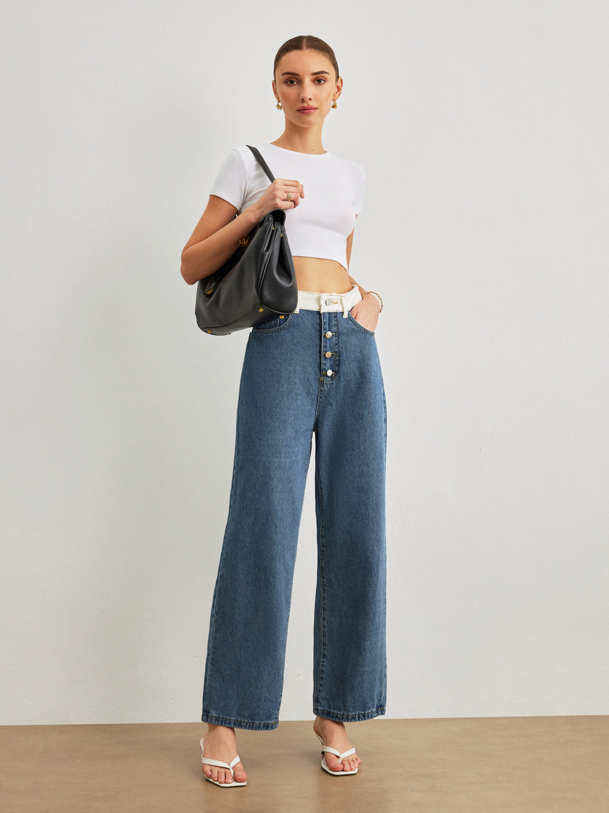 Jeans mit mittelhohem Bund und Kontrastbesatz