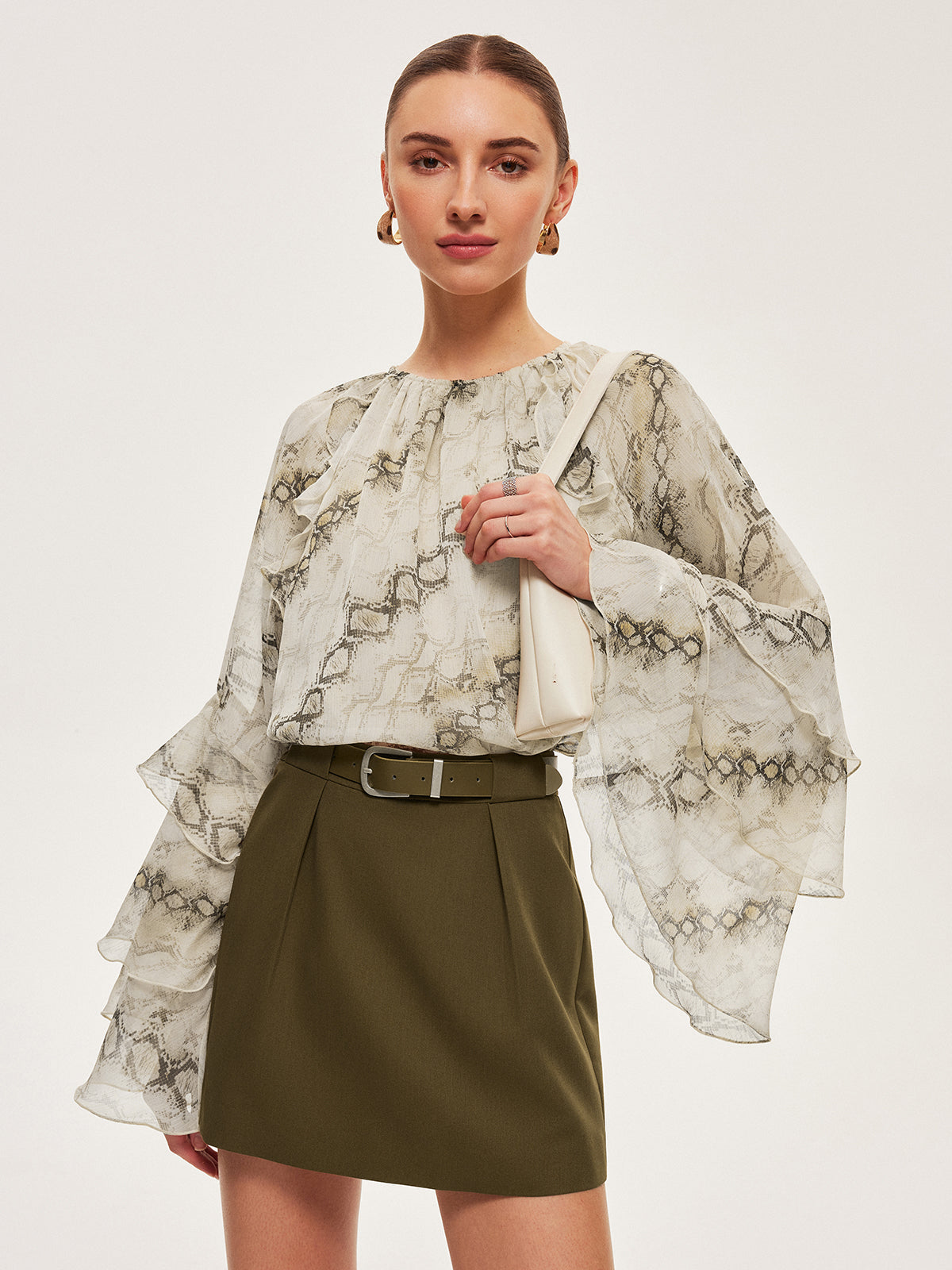 Halbtransparente Chiffonbluse mit Rüschenärmeln und Print 