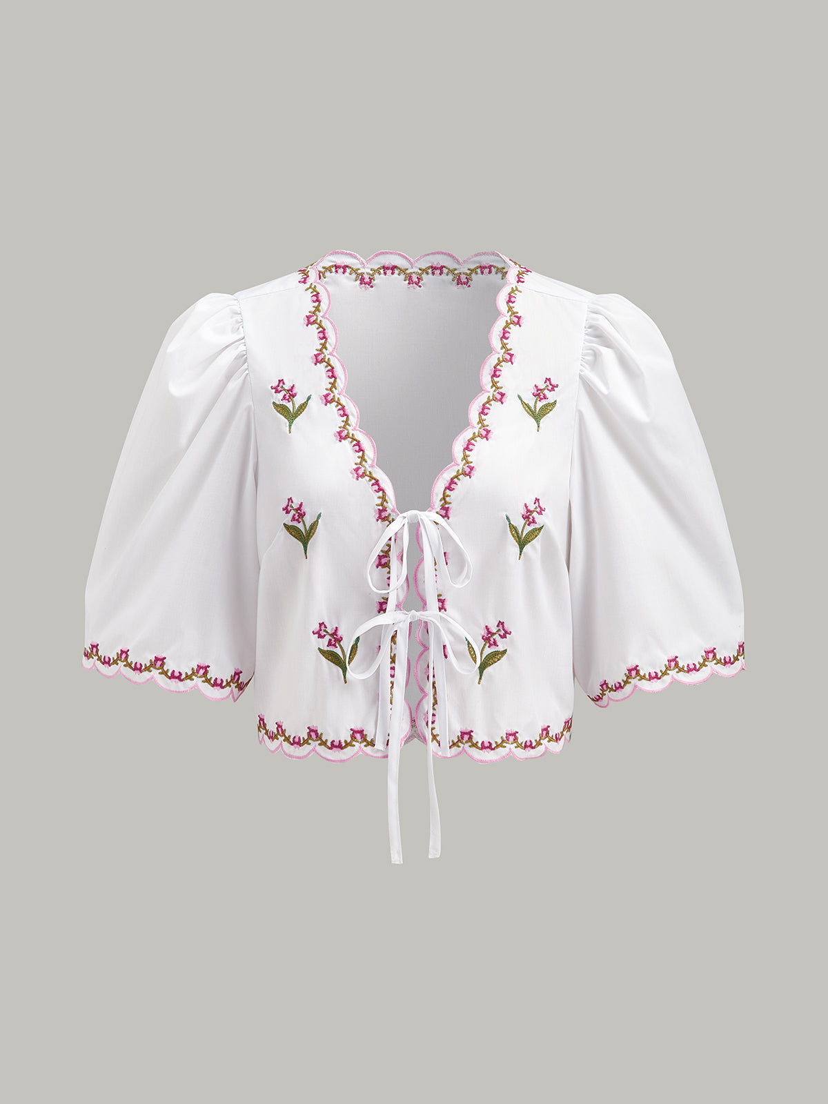 Broderad blus med pilgrimsmusslor och puffärm 