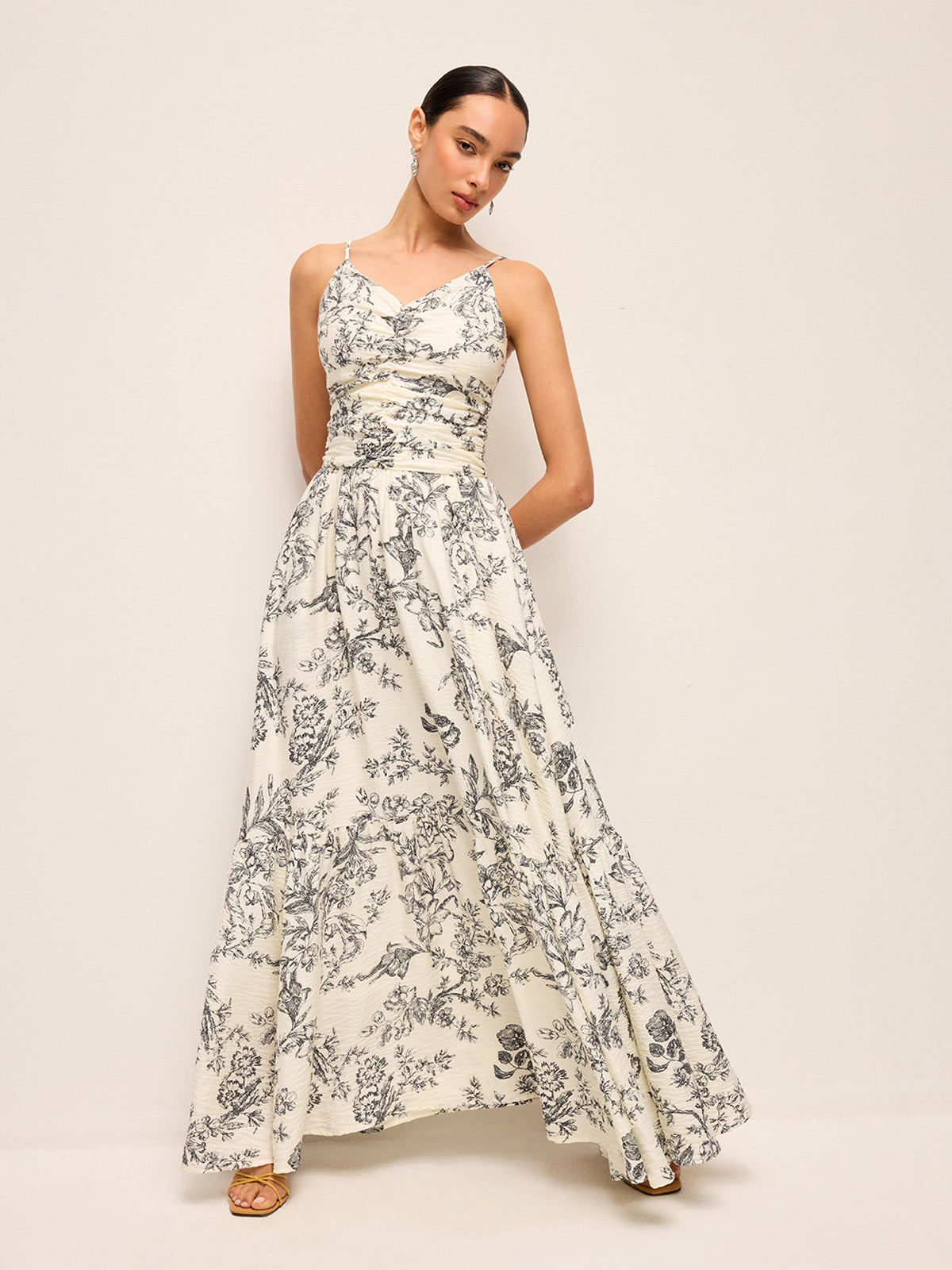 Camisole-Kleid mit Blumenmuster und Rüschen 
