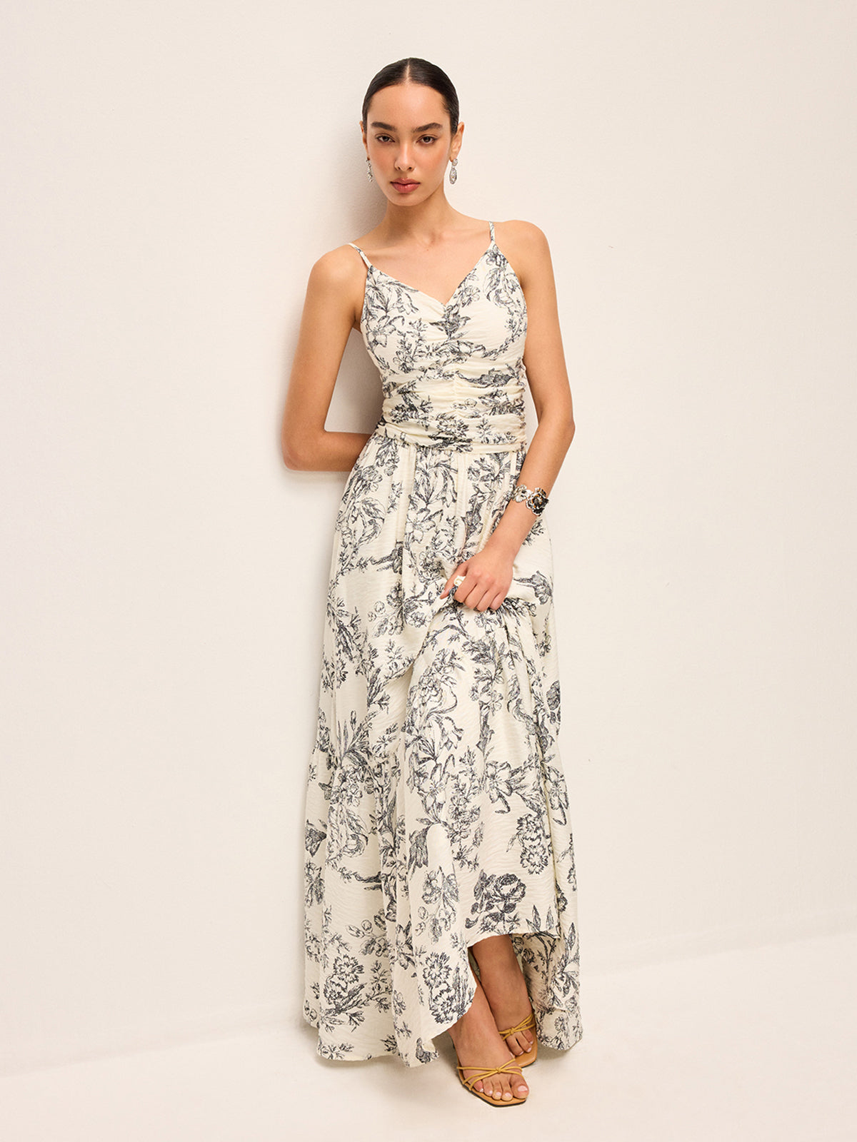 Camisole-Kleid mit Blumenmuster und Rüschen 