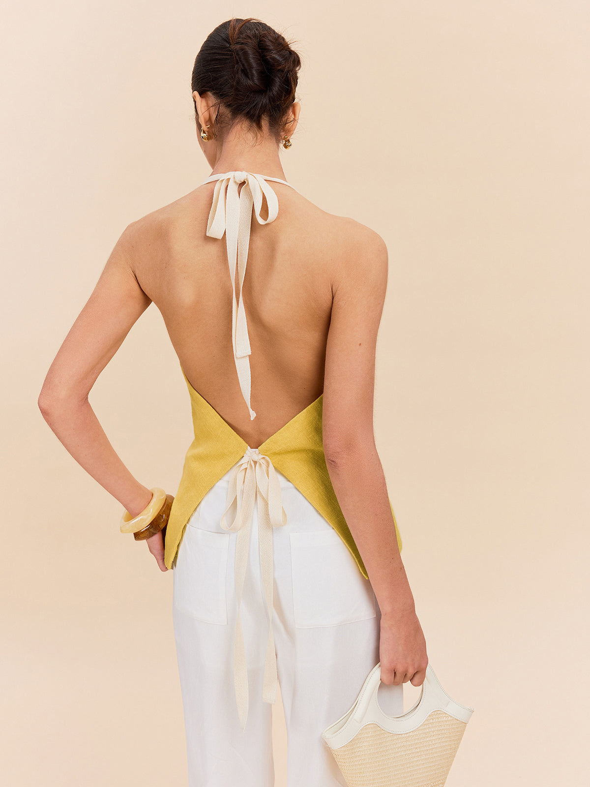 Neckholder-Top aus Baumwolle und Leinen mit dekorativer Tasche 