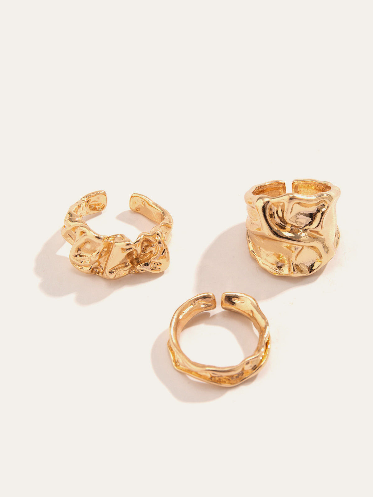 Dreiteiliges Ringset in unregelmäßigen Goldtönen 
